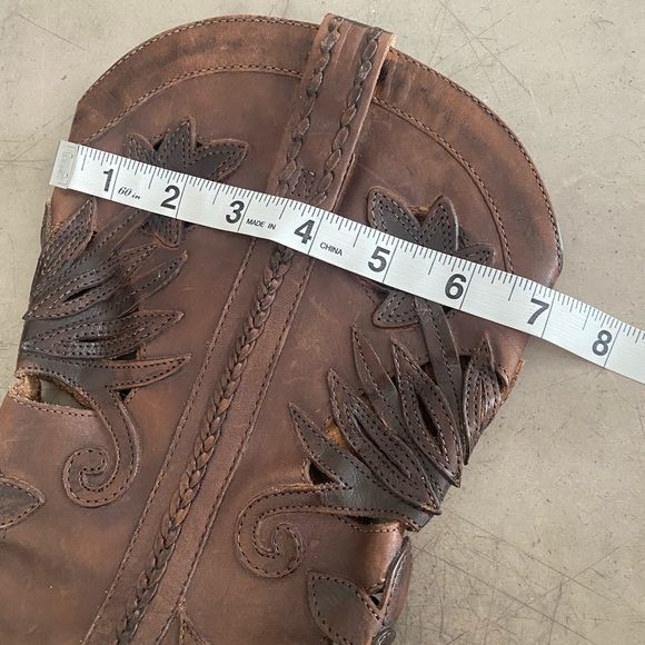 GORGEOUS leather boots with INCREDIBLE cut out details! 🤠🤠 see pic for details - Picture 5 of 16